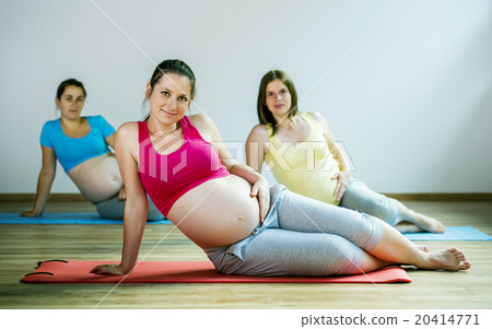 Pregnant women exercising 20414771