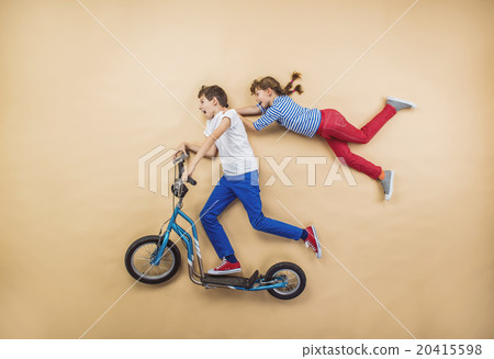 Children are playing together 20415598