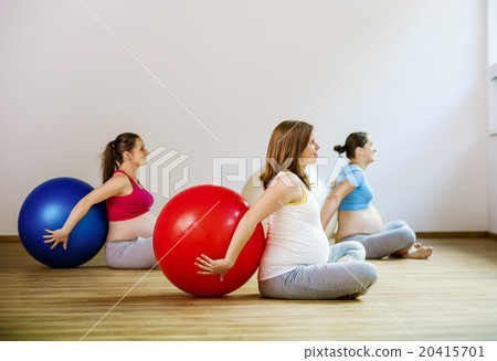 Pregnant women exercising Pregnant women exercising 20415701