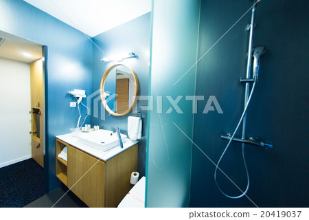 hotel room bathroom hotel room bathroom 20419037