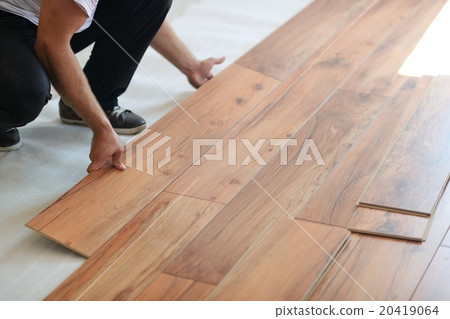 Installing laminate flooring 20419064