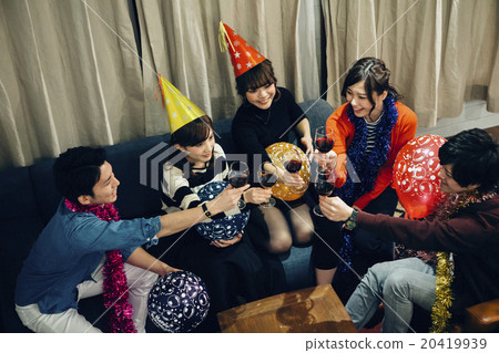 Men and women enjoying home parties 20419939