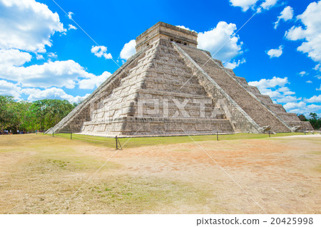 Kukulkan Pyramid in Chichen Itza Site, Mexico 20425998