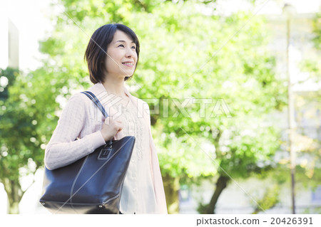 Women in their 40's 20426391