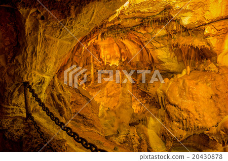 Heavy metal chain in caves da Moeda. 20430878