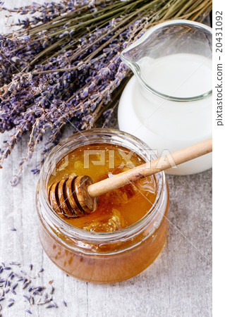 Honey, milk and lavender 20431092
