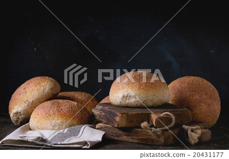Fresh baked wholegrain buns 20431177