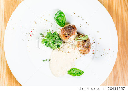 Beautiful juicy grilled meat with garnish 20431367