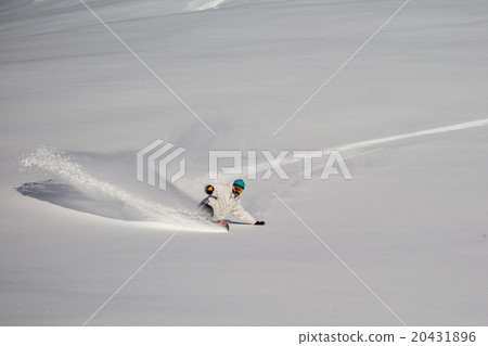 Man snowboarding on snow in the mountains 20431896