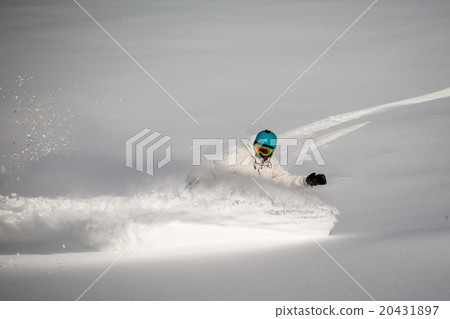 Man snowboarding on snow in the mountains 20431897