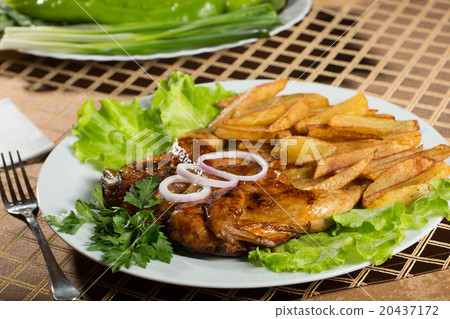 Tobacco chickens with fried potatoes. Tobacco chickens with fried potatoes. 20437172