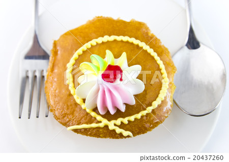Closeup Cup cake and fork Closeup Cup cake and fork 20437260