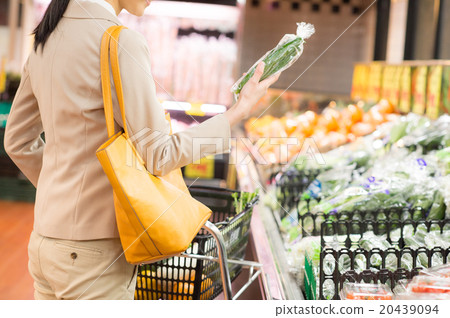 OL shopping at supermarkets 20439094