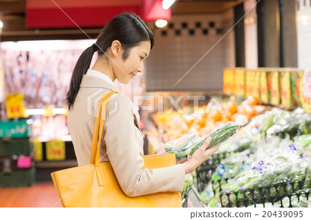 OL shopping at supermarkets 20439095