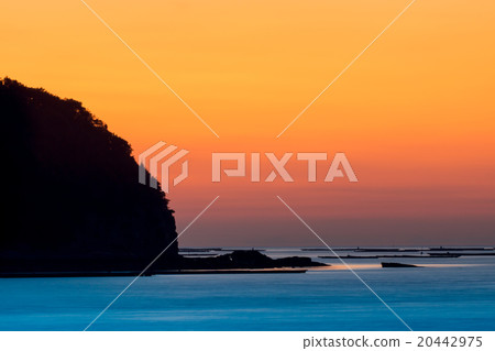Morning glow of the island 20442975