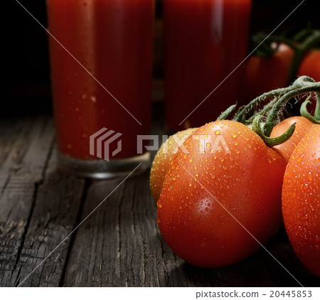 bunch of tomatoes on a wooden background bunch of tomatoes on a wooden background 20445853