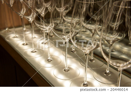 對齊酒杯 對齊酒杯 20446014