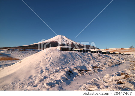 Mt. Kitaura Fuji和富士山的積雪覆蓋 Mt. Kitaura Fuji和富士山的積雪覆蓋 20447467