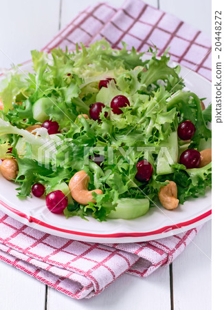 Fresh Green Salad with Red Currants and Cashews 20448272