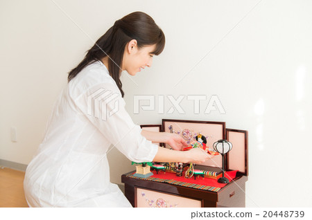 一個女人裝飾娃娃娃娃（母親） 20448739