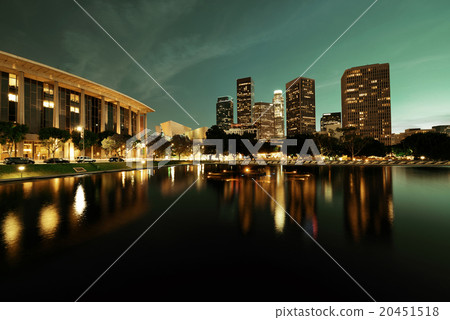 Los Angeles at night 20451518