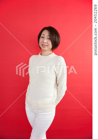 Middle-aged female 20452269