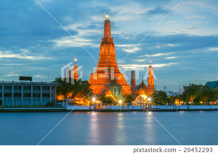 Wat Arun Buddhist religious places in raining day Wat Arun Buddhist religious places in raining day 20452293