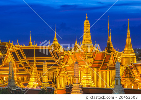 Beauty of the Emerald Buddha Temple at twilight 20452508
