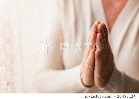 Woman praying Woman praying 20455124