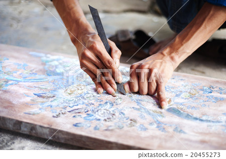 Vietnamese craftsman 20455273