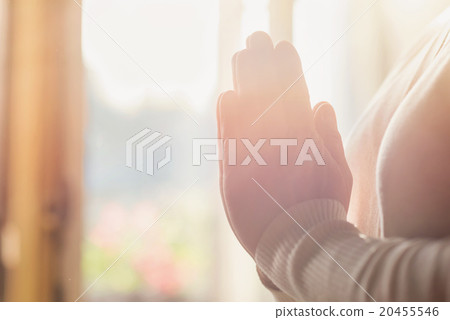 Woman praying 20455546