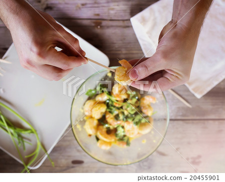 King prawns preparation. King prawns preparation. 20455901