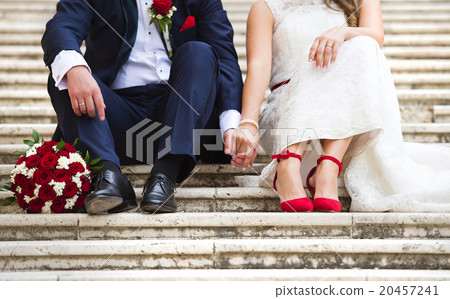Young wedding couple 20457241