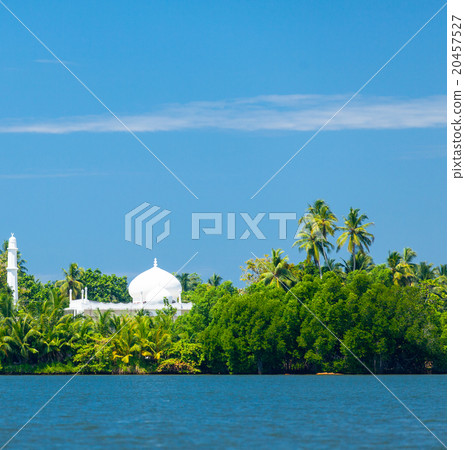 Mosque on the coast 20457527