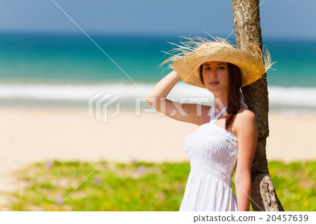 woman near the ocean 20457639