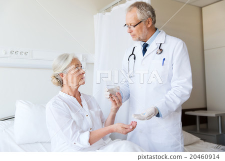 doctor giving medicine to senior woman at hospital 20460914