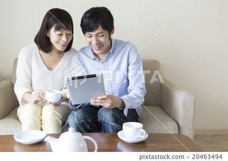 看片劑的夫婦 20463494