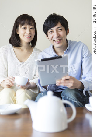 看片劑的夫婦 20463495