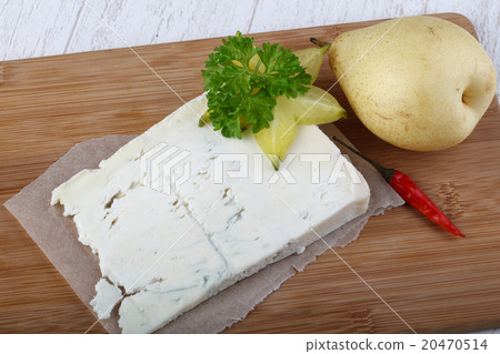 Gorgonzola cheese with pear 20470514