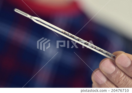 man with a medical thermometer in his hand 20476710