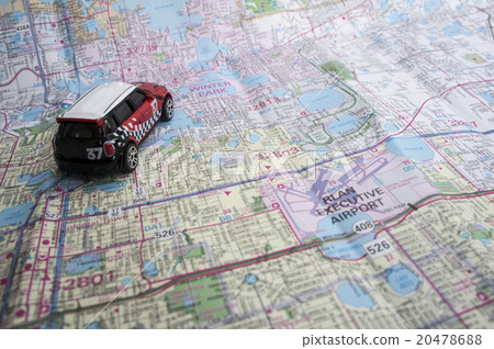 traveling in automobile by using paper map 20478688