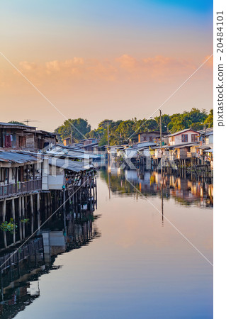 slum at waterside in sunrise morning slum at waterside in sunrise morning 20484101