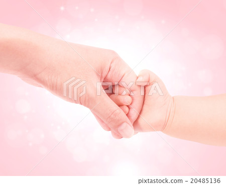 baby hand 9-12 month in hand of love 20485136