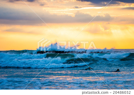 Ago's Matsubara Beach · Wave beach in early morning (landscape in Mie prefecture) Ago's Matsubara Beach · Wave beach in early morning (landscape in Mie prefecture) 20486032