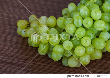 Green grape 20487366