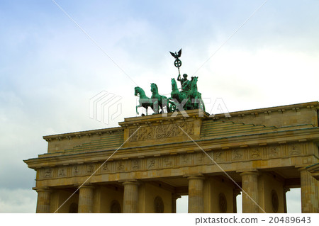 Brandenburg Gate. tillt-shift Brandenburg Gate. tillt-shift 20489643