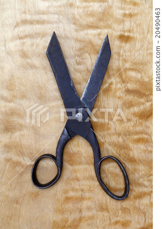 Vintage scissors on the wooden background 20490463