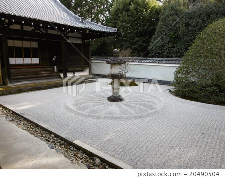 Stone lantern of the Yunoya district 20490504