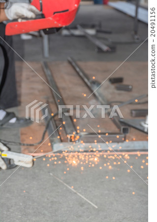 Man metal welding 20491156