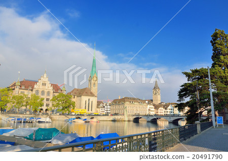 瑞士蘇黎世的里馬托河和城市景觀 20491790
